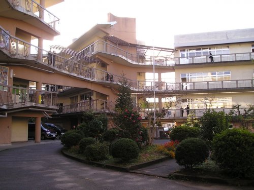 中学校　呉羽中学校（中学校）まで563m