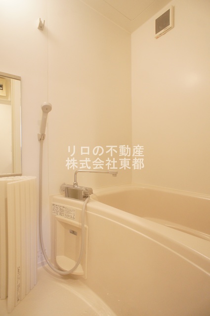 バス・シャワールーム　バスルームは沸かし直せる追焚機能付なので経済的です！