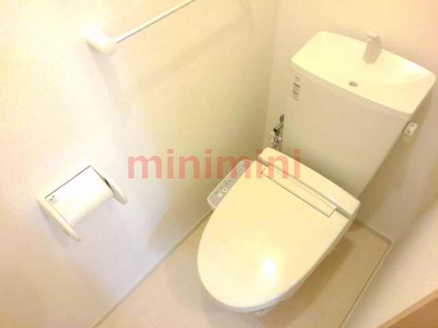 高槻市 2階建 築12年のトイレ写真