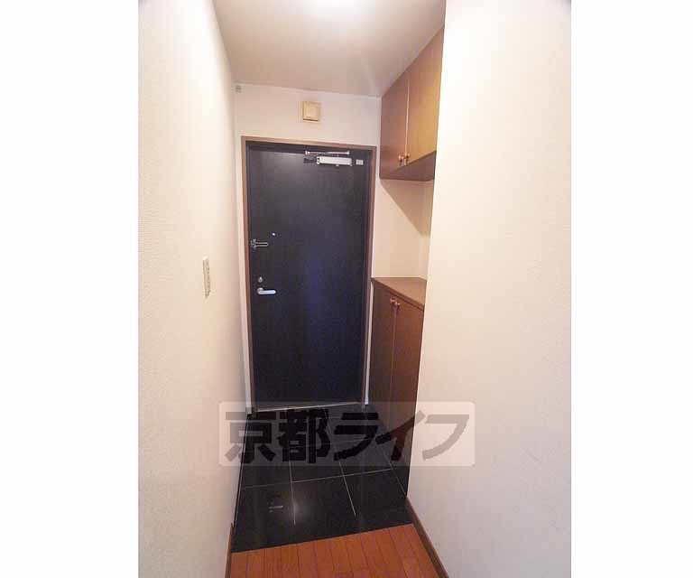 その他設備　広々した玄関周りです