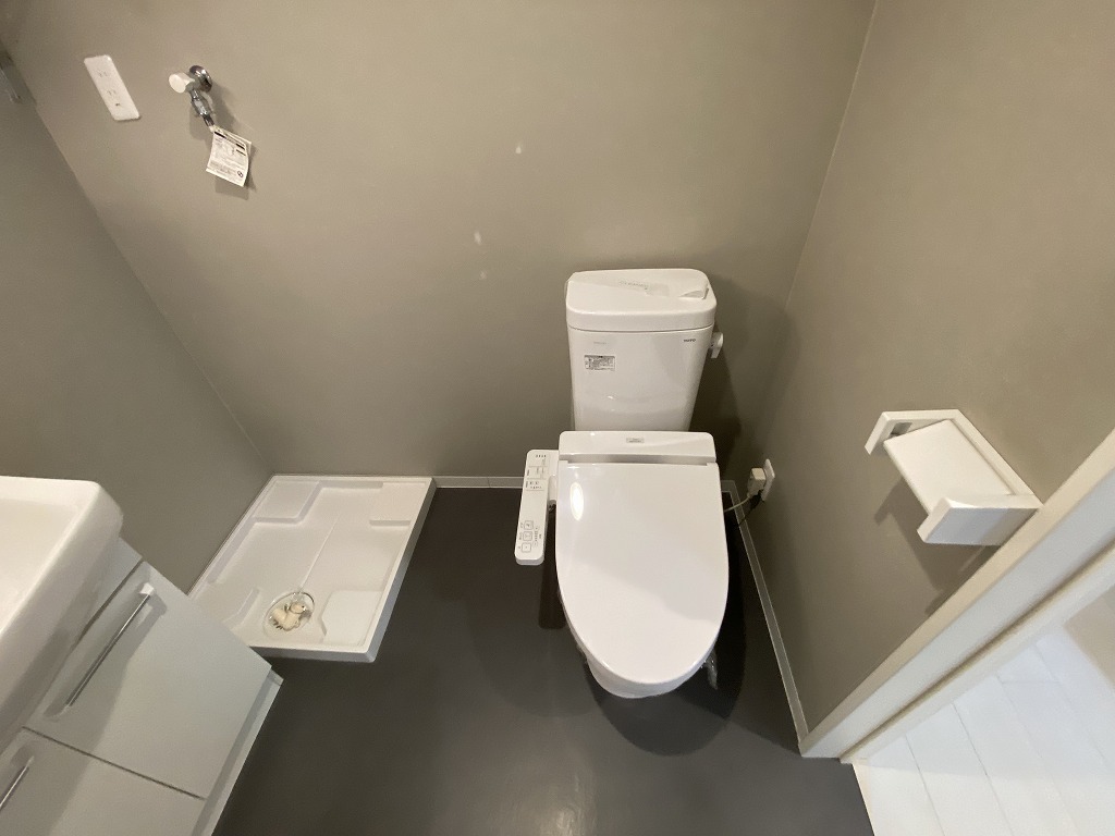 地下鉄今里筋線 瑞光四丁目駅 徒歩7分 3階建 築9年のトイレ写真