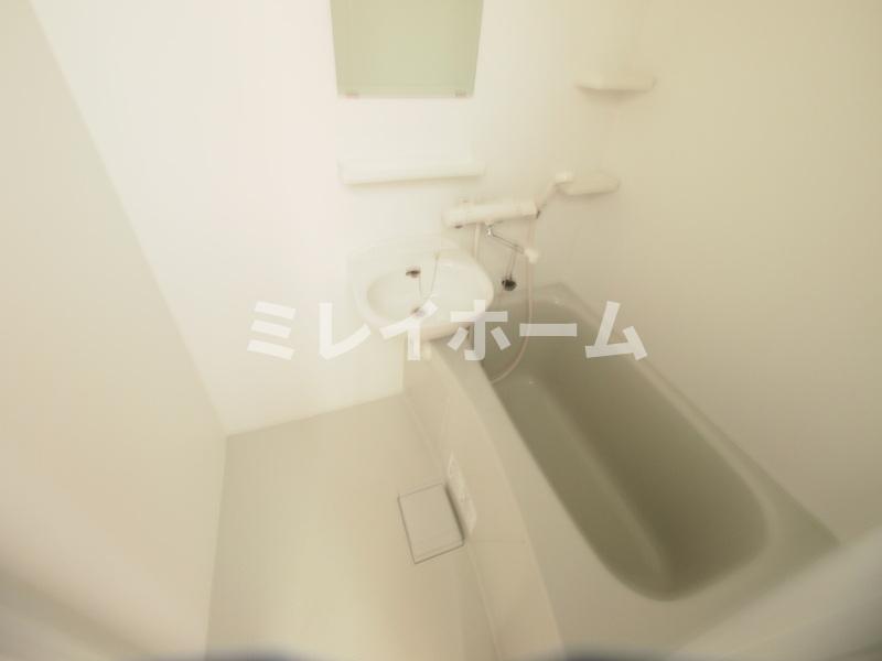 バス・シャワールーム　同建物内、別のお部屋の参考写真になります。