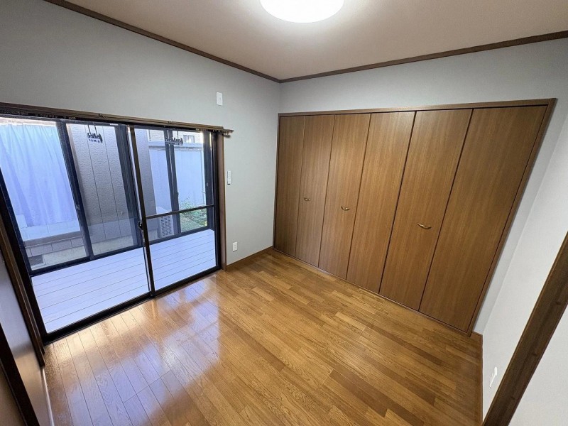 西萱場貸家の居間写真