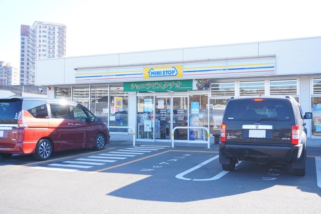 コンビニ　ミニストップ 流山市野谷店（コンビニ）まで711m