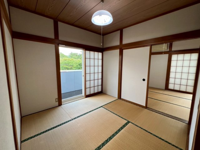 デファンス関根A棟の居間写真