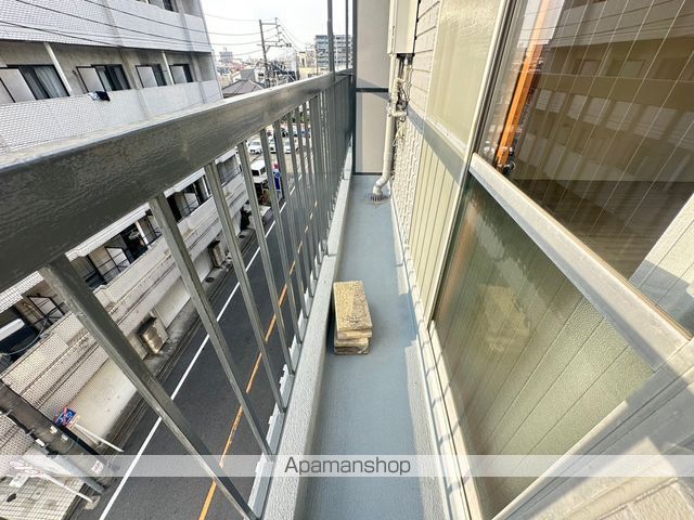 地下鉄名港線 六番町駅 徒歩1分 4階建 築44年の内装写真