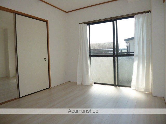 ADMIRABLEの居間写真