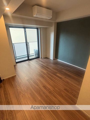 ラティエラ武蔵小山レジデンスの居間写真