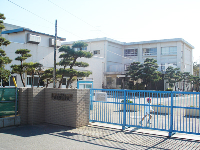 小学校　浜須賀小学校（小学校）まで474m