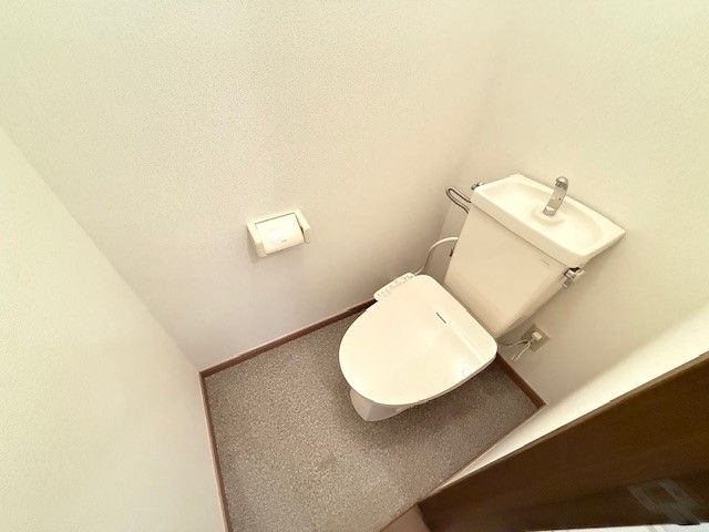 ＪＲ東北本線 船岡駅 徒歩18分 2階建 築33年のトイレ写真