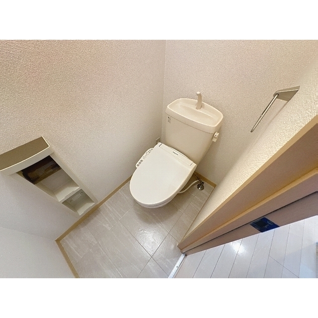 トイレ　温水洗浄便座付きのトイレです