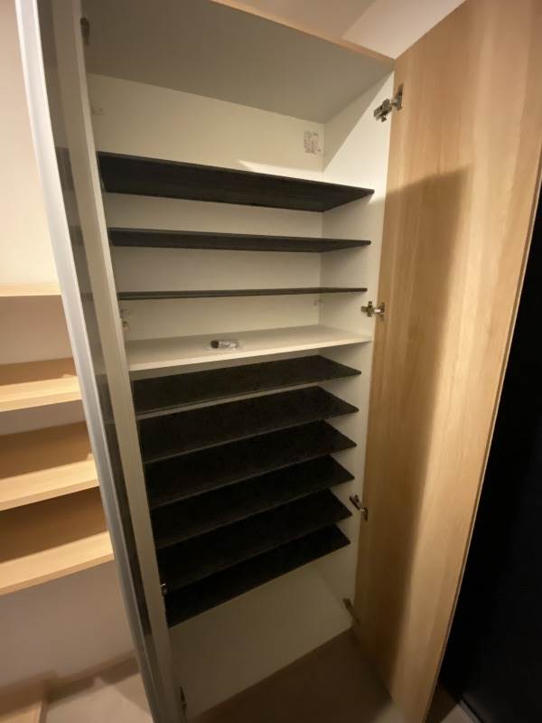 玄関　収納量のあるシューズBOXです。