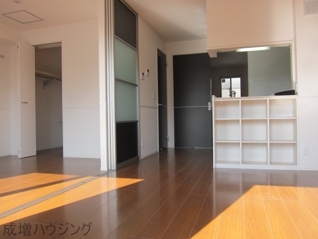 居室・リビング　同タイプ3Ｆの室内写真（参考写真）になります。