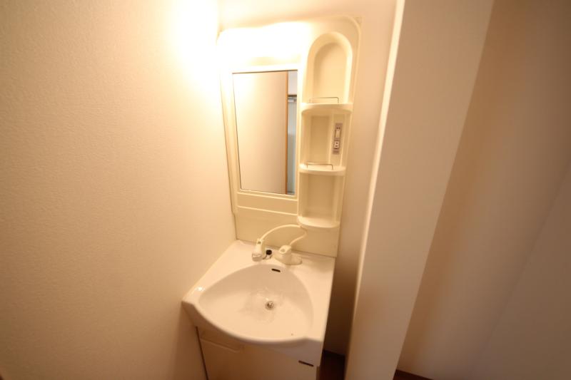 洗面設備　コンパクトなキッチンで掃除もラクラク