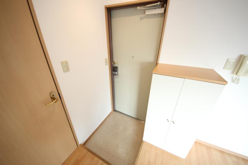 玄関　きれいな洋室です