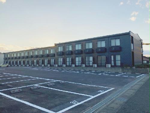 建物外観　家具家電設置、カードキー採用。