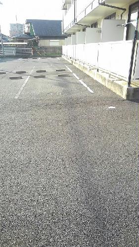 駐車場　窓側外に駐車場スペース