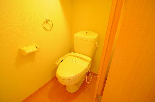 トイレ　清潔なトイレスペース