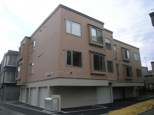 札幌市手稲区新発寒五条のアパートの建物外観