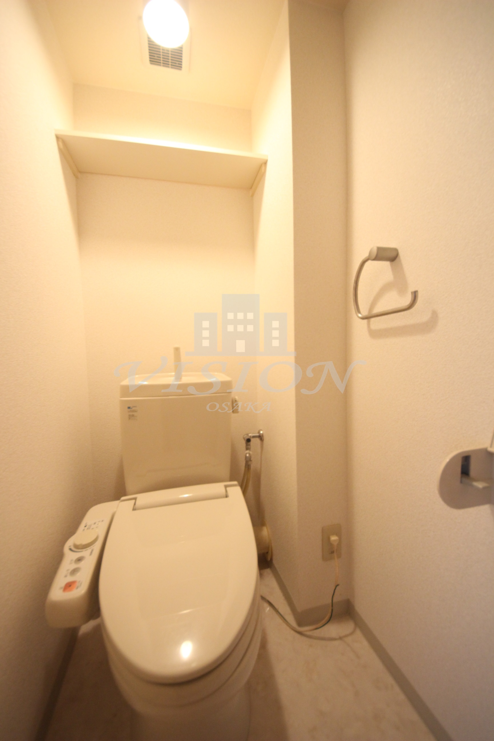 地下鉄御堂筋線 新大阪駅 徒歩4分 12階建 築25年のトイレ写真