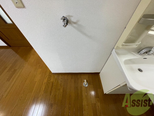 その他設備　洗濯機も問題なく設置できるスペースがありますね。