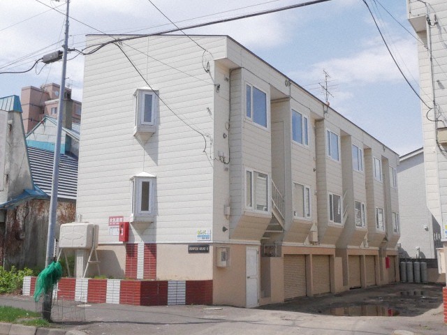 札幌市東区北十九条東のアパートの建物外観