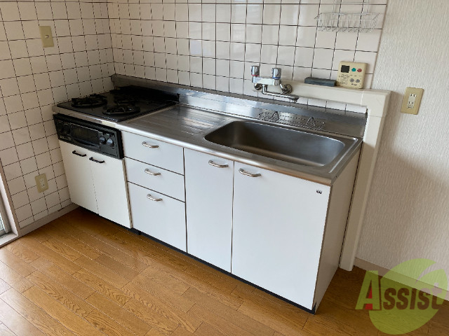 キッチン　こちらはキッチン。調理スペースもあり使いやすそうです。