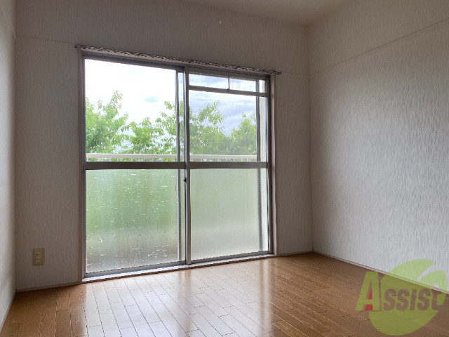 その他部屋・スペース　５帖の洋室のお部屋もあります。寝室にしましょう。