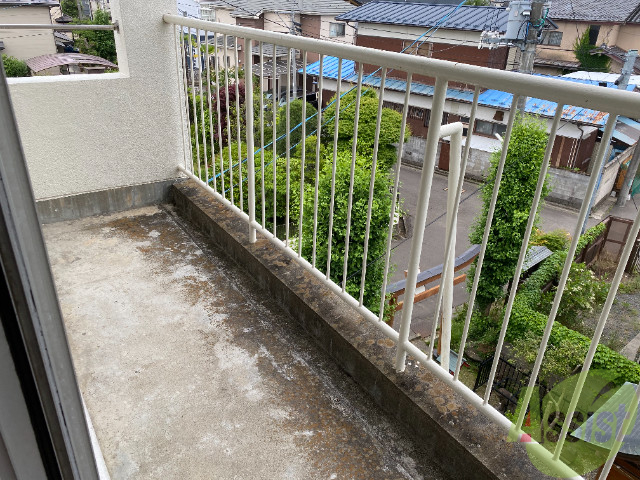 バルコニー　バルコニーは幅があり、広い印象を受けました。