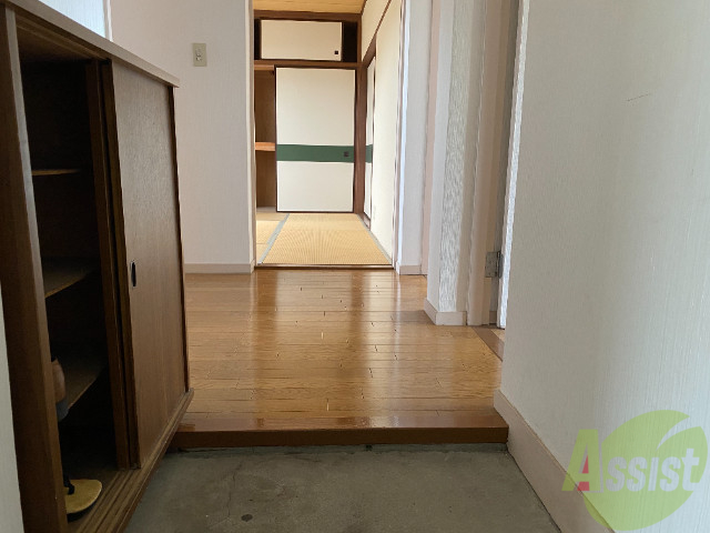 玄関　玄関の様子です。明るい印象ですね。気分もあがりそう。