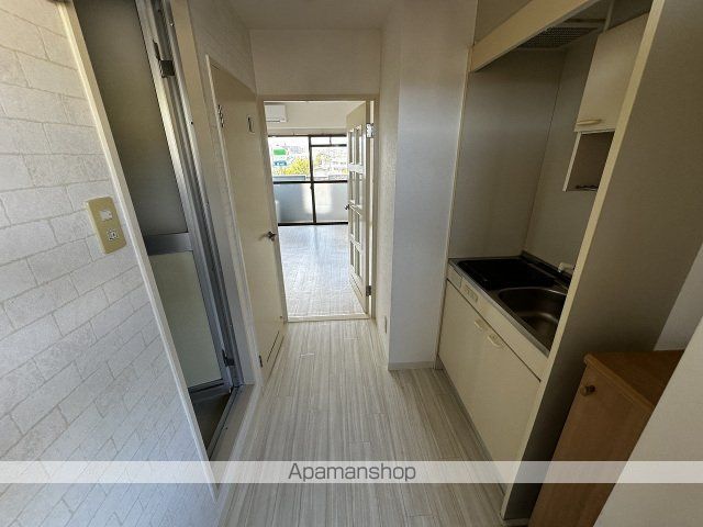 山下丹那ビルの玄関写真