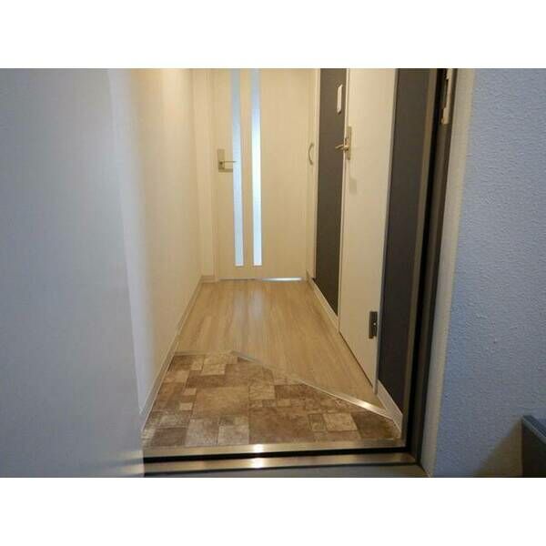 玄関　スッキリ広々とした段差が少ない玄関♪