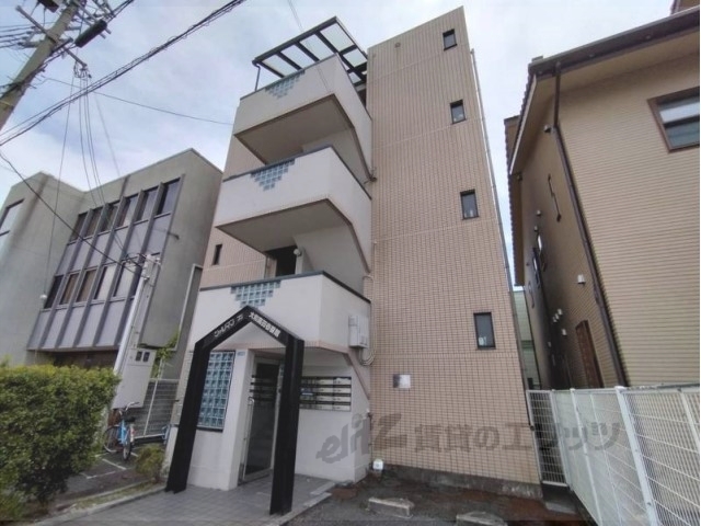 大和高田市礒野南町のマンションの建物外観