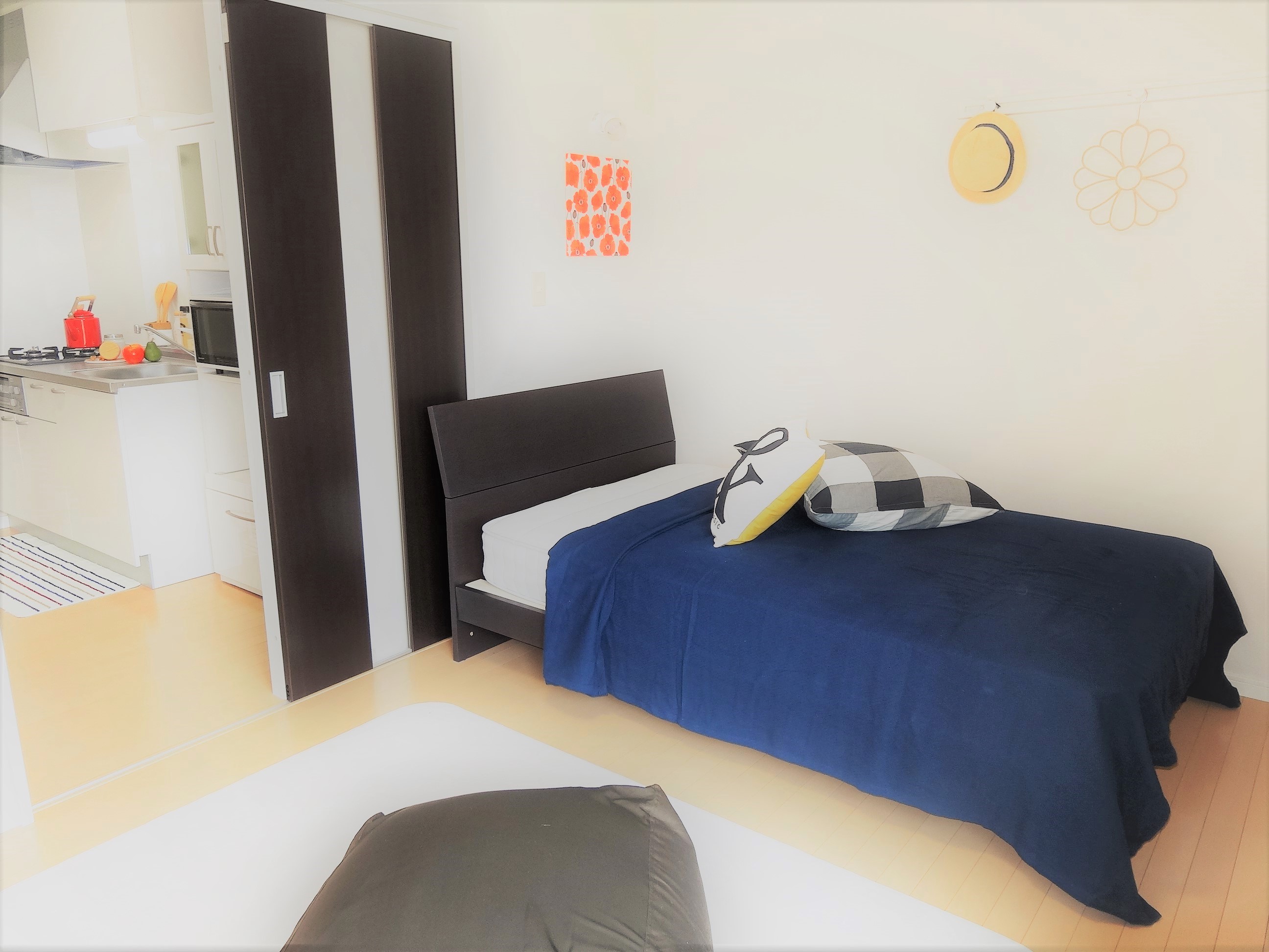 居室・リビング　セミダブルベッドです