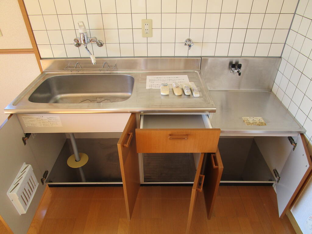 キッチン　上下棚付きキッチン