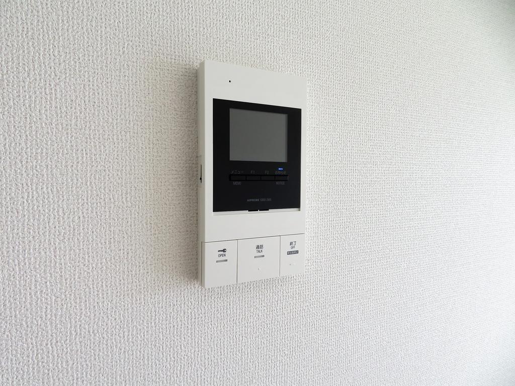 セキュリティ　TVドアフォン付きで防犯面も安心です。更にオートロック完備。