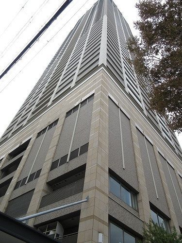 クロスタワー大阪ベイの建物外観