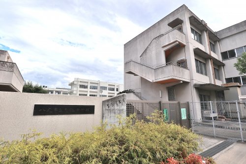 中学校　八尾市立志紀中学校（中学校）まで1497m