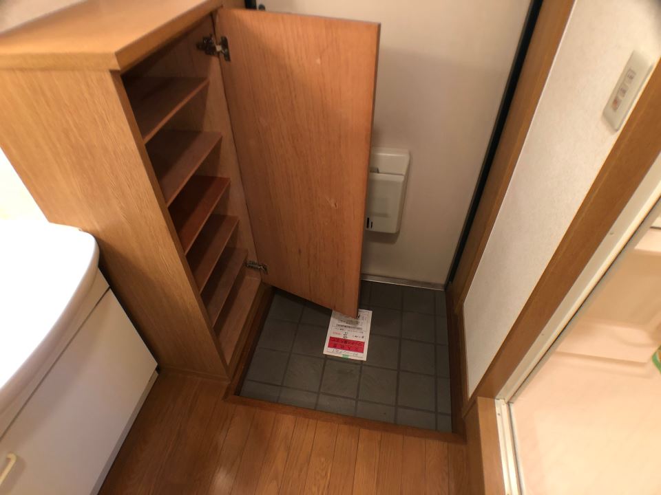 玄関　シューズボックスあります