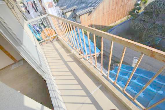 バルコニー　風通しの良いバルコニー。洗濯物もよく乾きそうです。