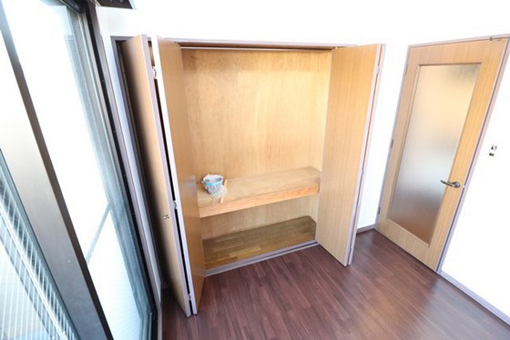 収納　※他の号室の写真です。