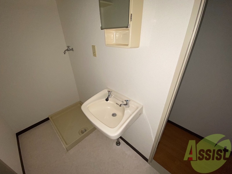 洗面設備　洗面台は独立しています。朝の身支度はこちらでどうぞ～