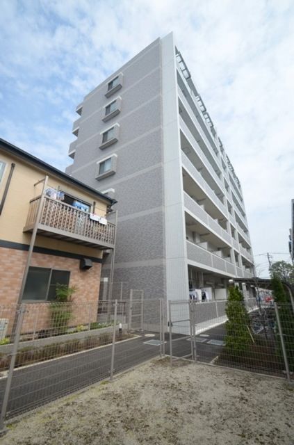 川口市弥平のマンションの建物外観