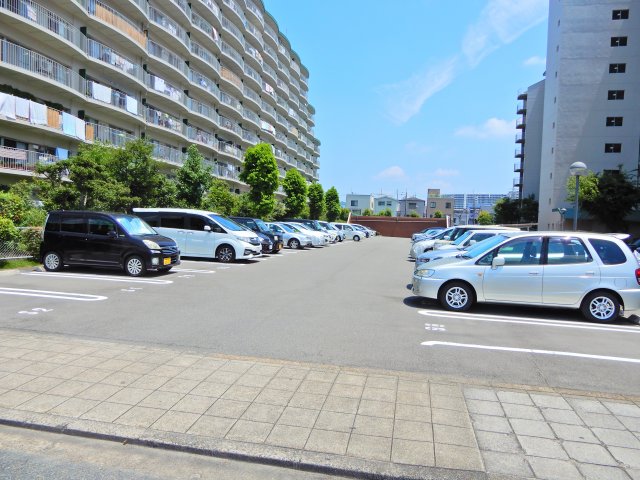 【三島郡島本町水無瀬のマンションの駐車場】