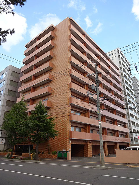 ライオンズマンション中島公園の建物外観