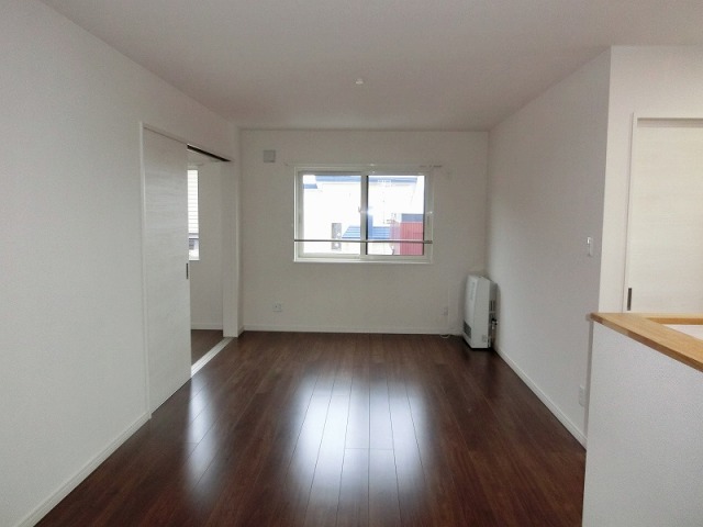 居室・リビング　窓があり明るいお部屋です♪