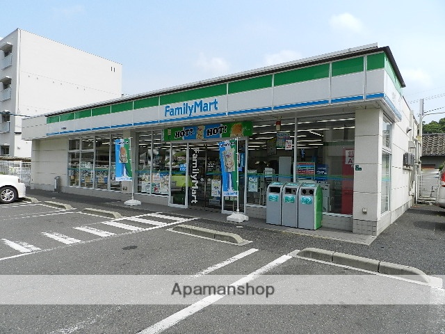 コンビニ　ファミリーマート小倉真鶴店（コンビニ）まで377m