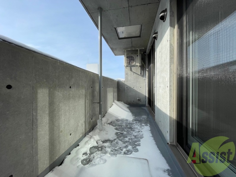 バルコニー　バルコニーです。洗濯物を干すもよし、一息つくもよしですね。