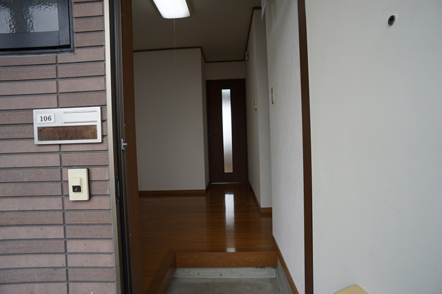 玄関　玄関チャイム付き