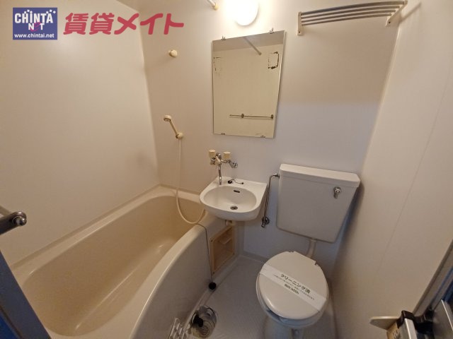 【伊勢市田尻町のアパートのバス・シャワールーム】